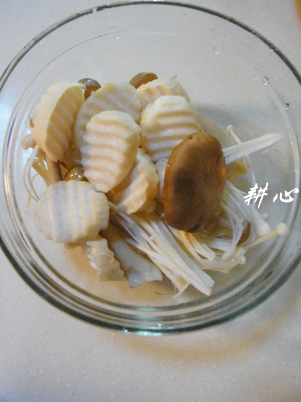 杂菌海鲜冬荫汤步骤3