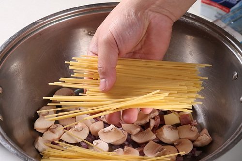 奶油蘑菇意大利面步骤2