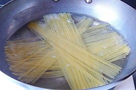 芝士培根焗意面步骤2