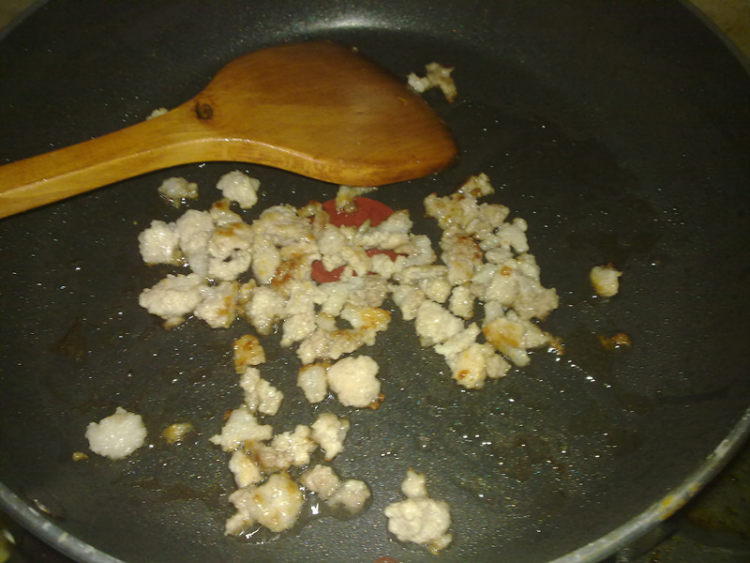 番茄瘦肉炒意大利面步骤1
