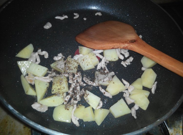 黑椒土豆肉丝意面步骤4