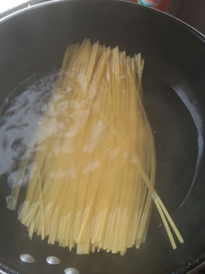 香菇肉酱意大利面步骤2