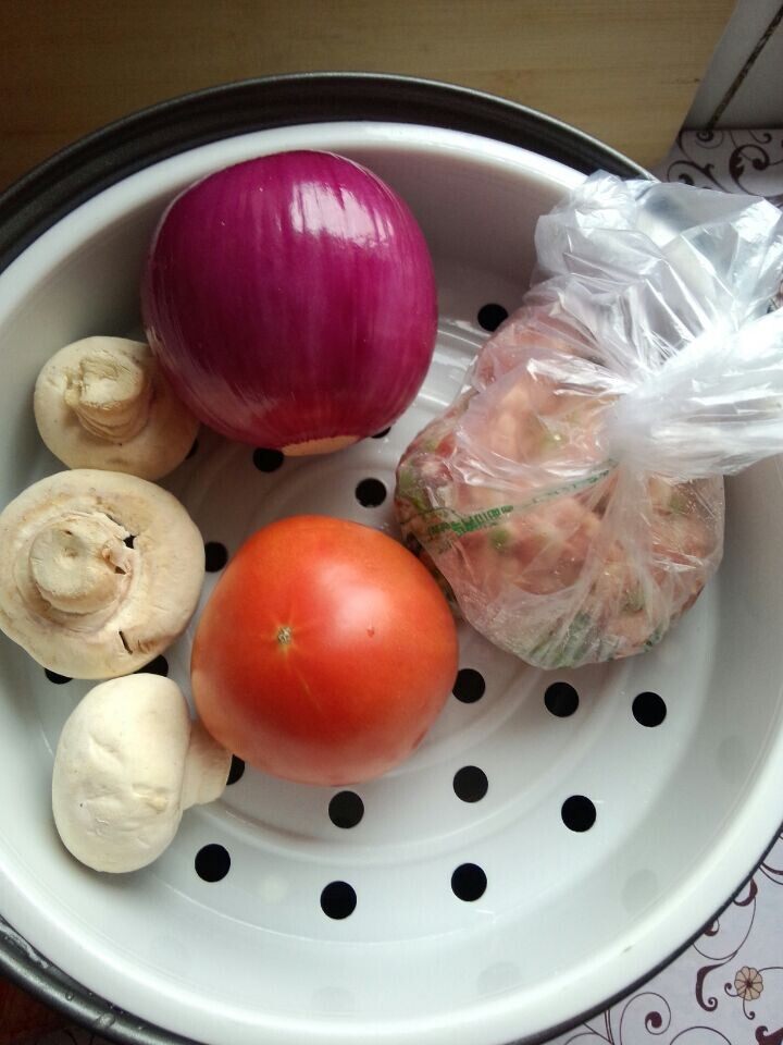 香菇肉酱意大利面步骤1