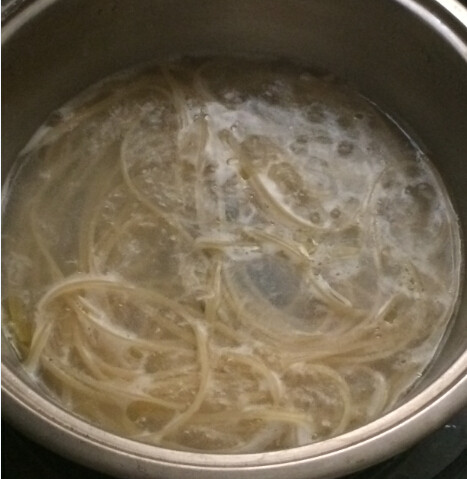 鲟龙鱼奶油烩意面步骤4