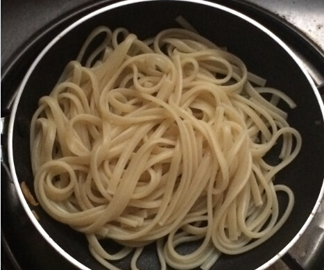 鲟龙鱼奶油烩意面步骤5