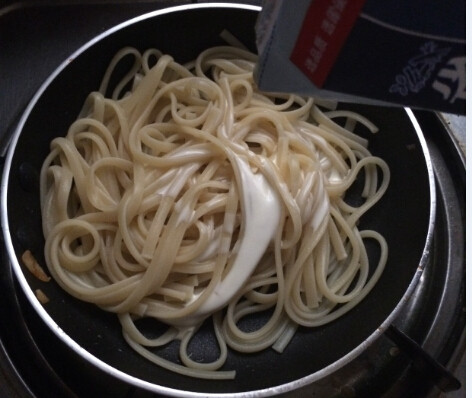 鲟龙鱼奶油烩意面步骤7