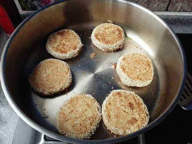 老北京芝麻酱烧饼步骤16