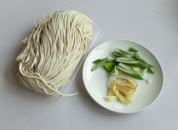 黄鱼雪菜煨面步骤2