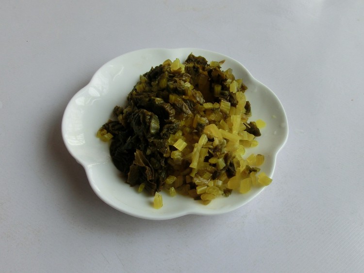 黄鱼雪菜煨面步骤4