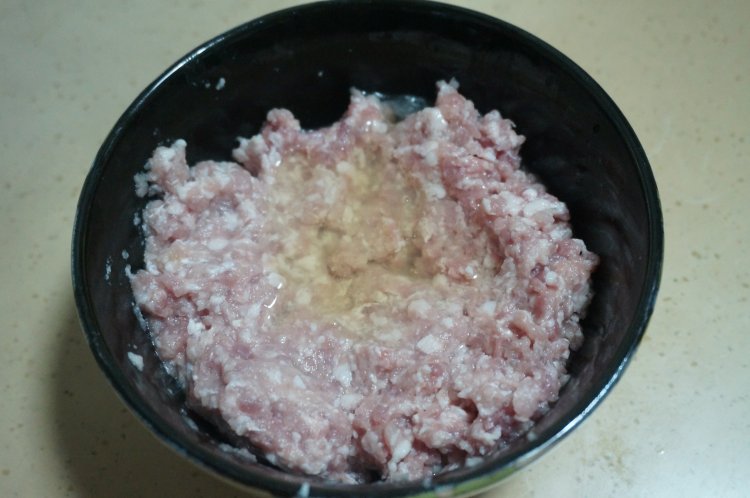 榨菜鲜肉月饼步骤2