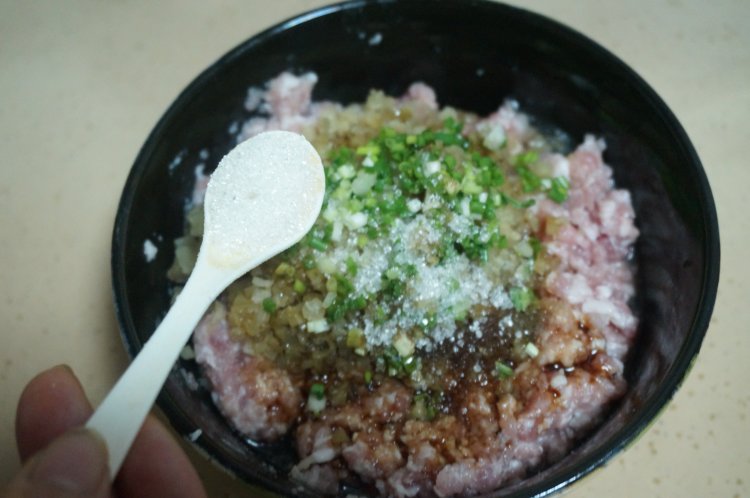 榨菜鲜肉月饼步骤3