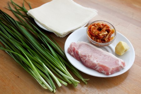 韭菜肉丝春卷步骤1