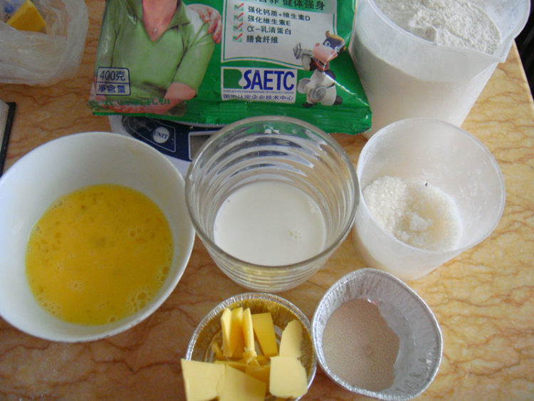 糖粉三角饺步骤1