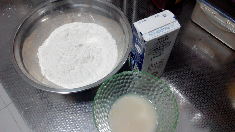 酸菜腊肉鸡婆头步骤1