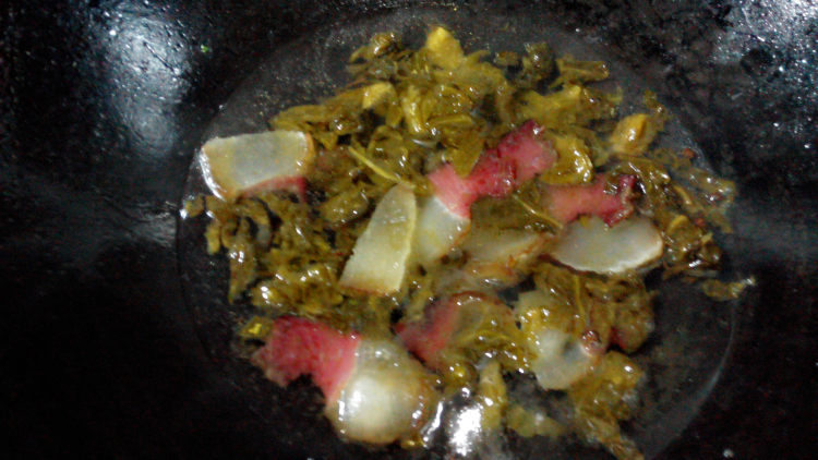 酸菜腊肉鸡婆头步骤10