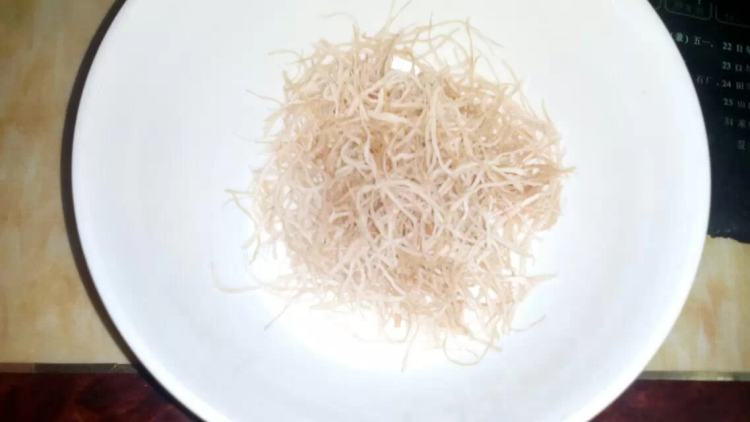香辣灯影猪肉丝步骤4