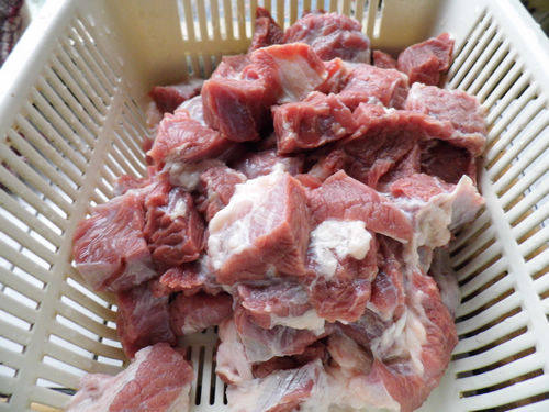 老四川牛肉米线步骤1