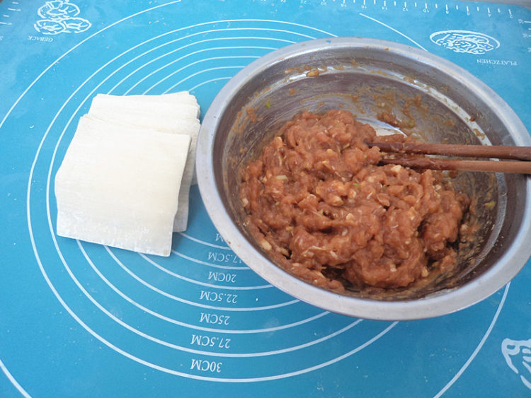 鲜肉蒸馄饨步骤3