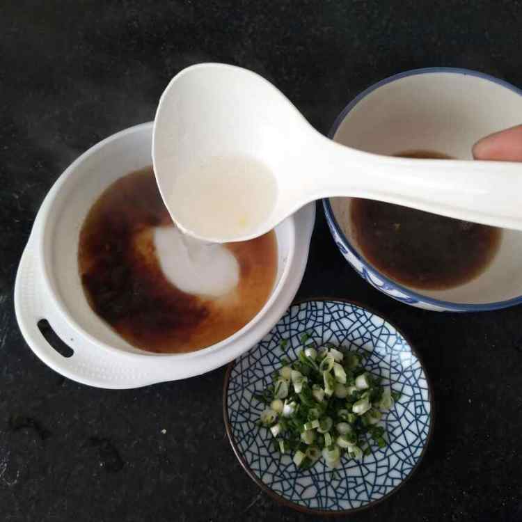 褐麦阳春面步骤13