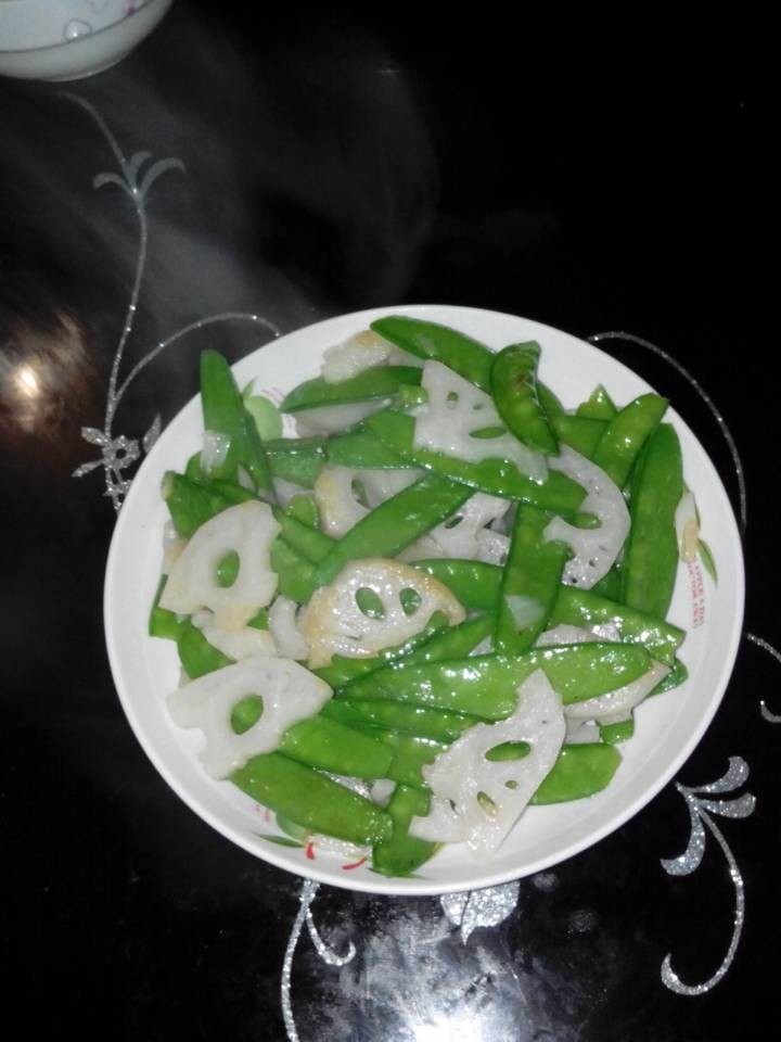 藕片炒荷兰豆步骤6