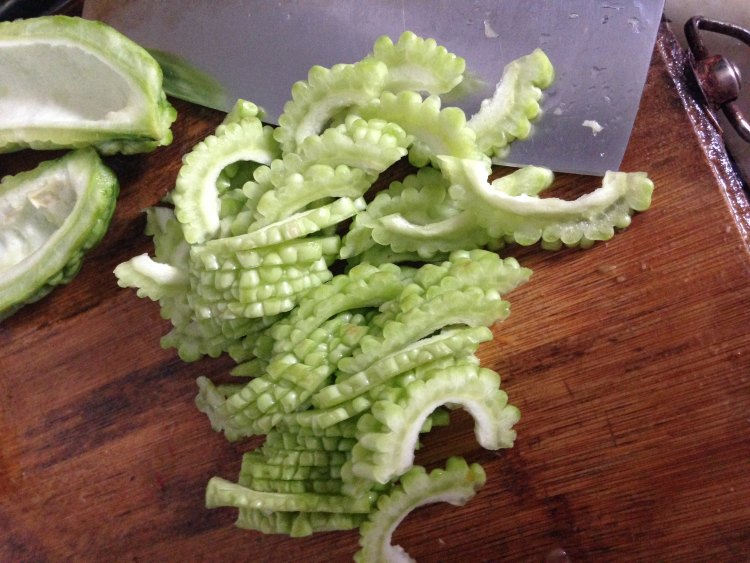 苦瓜小炒肉步骤2