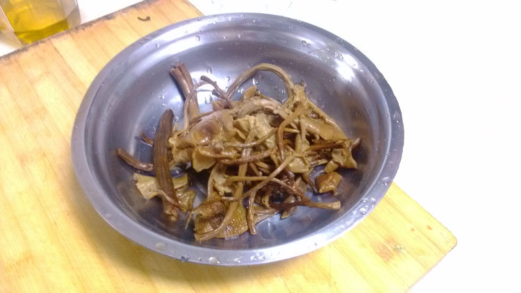 茶树菇炖土鸡步骤3