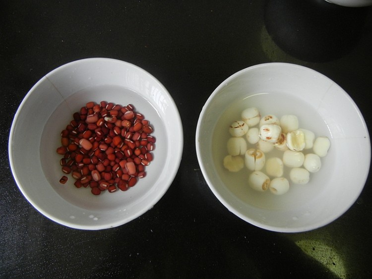 红枣莲子赤豆粥步骤2