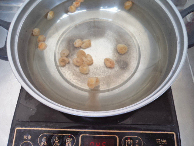 山药桂圆银耳羹步骤3