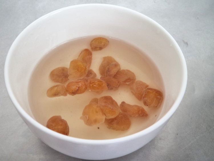 山药桂圆银耳羹步骤2