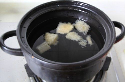 银耳竹荪莲子汤步骤3