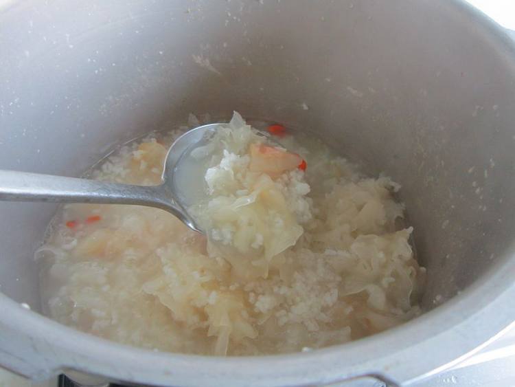银耳雪梨粥步骤9
