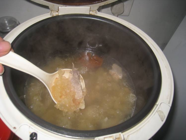 花旗参银耳煲瘦肉步骤8
