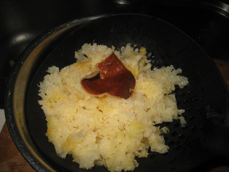 花旗参银耳煲瘦肉步骤5