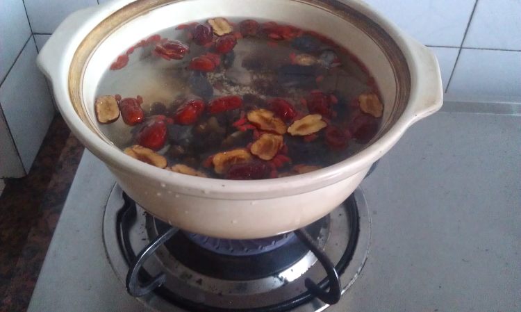 桂圆乌鸡汤步骤5