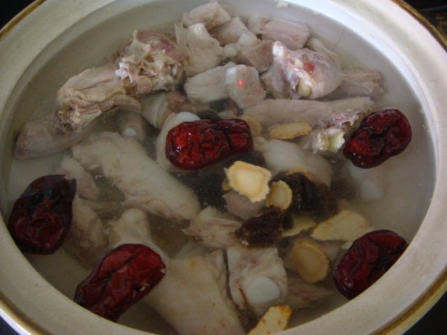 西洋参炖鸡步骤6