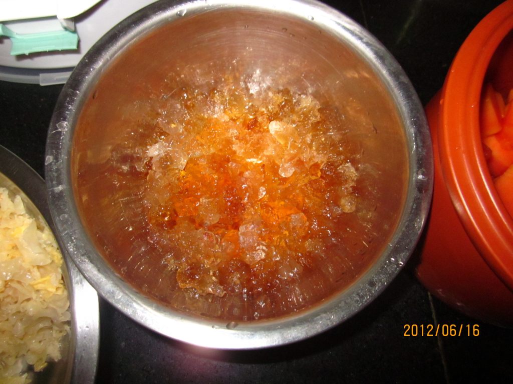 木瓜银耳桃胶糖水步骤2
