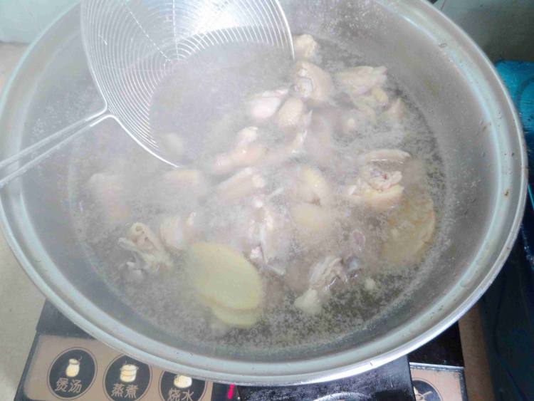 山药鸡汤煲步骤2