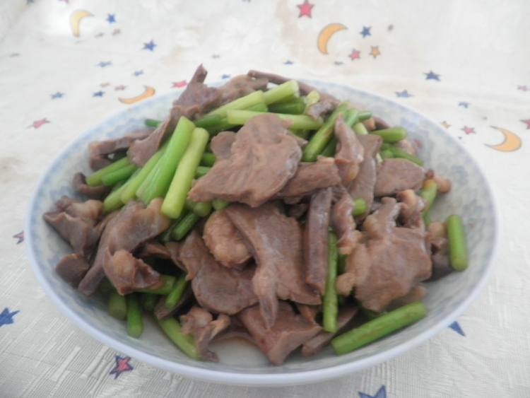 蒜薹炒猪心步骤10
