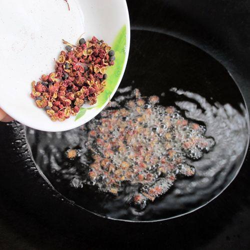 桂圆当归炖肉步骤1
