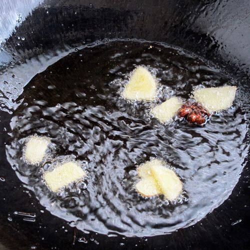 桂圆当归炖肉步骤2