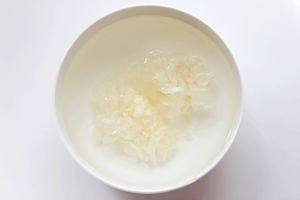 银耳雪梨莲子汤-润肺步骤2