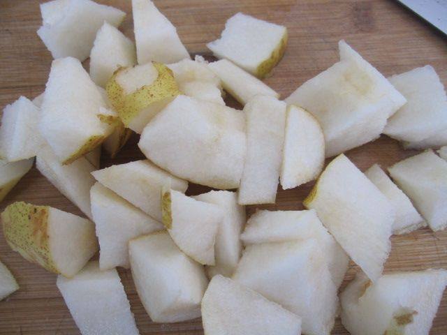 下午茶之银耳雪梨汤步骤2