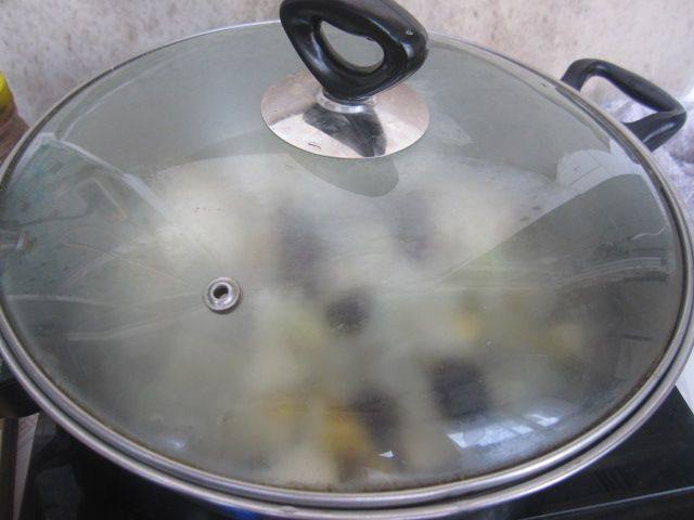 下午茶之银耳雪梨汤步骤5