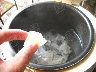 花生苹果银耳羹步骤5