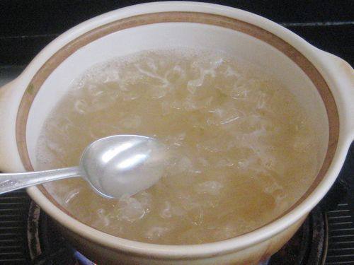 荸荠蜜枣银耳羹步骤4