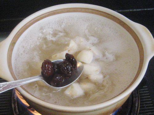 荸荠蜜枣银耳羹步骤6
