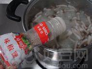 蟹味菇滚雪耳汤步骤7