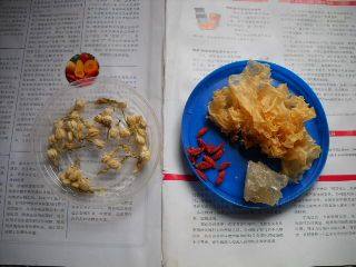 茉莉枸杞银耳羹步骤1