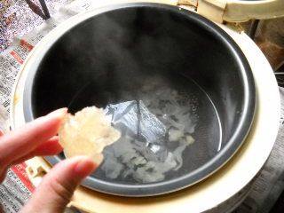 茉莉枸杞银耳羹步骤4