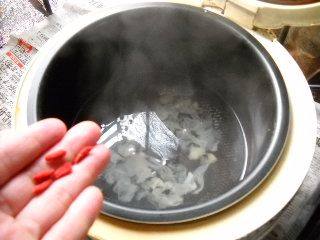 茉莉枸杞银耳羹步骤5